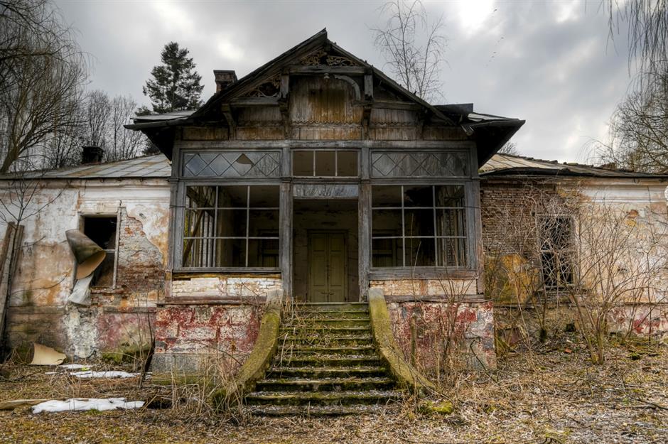 The world's most spooky abandoned houses